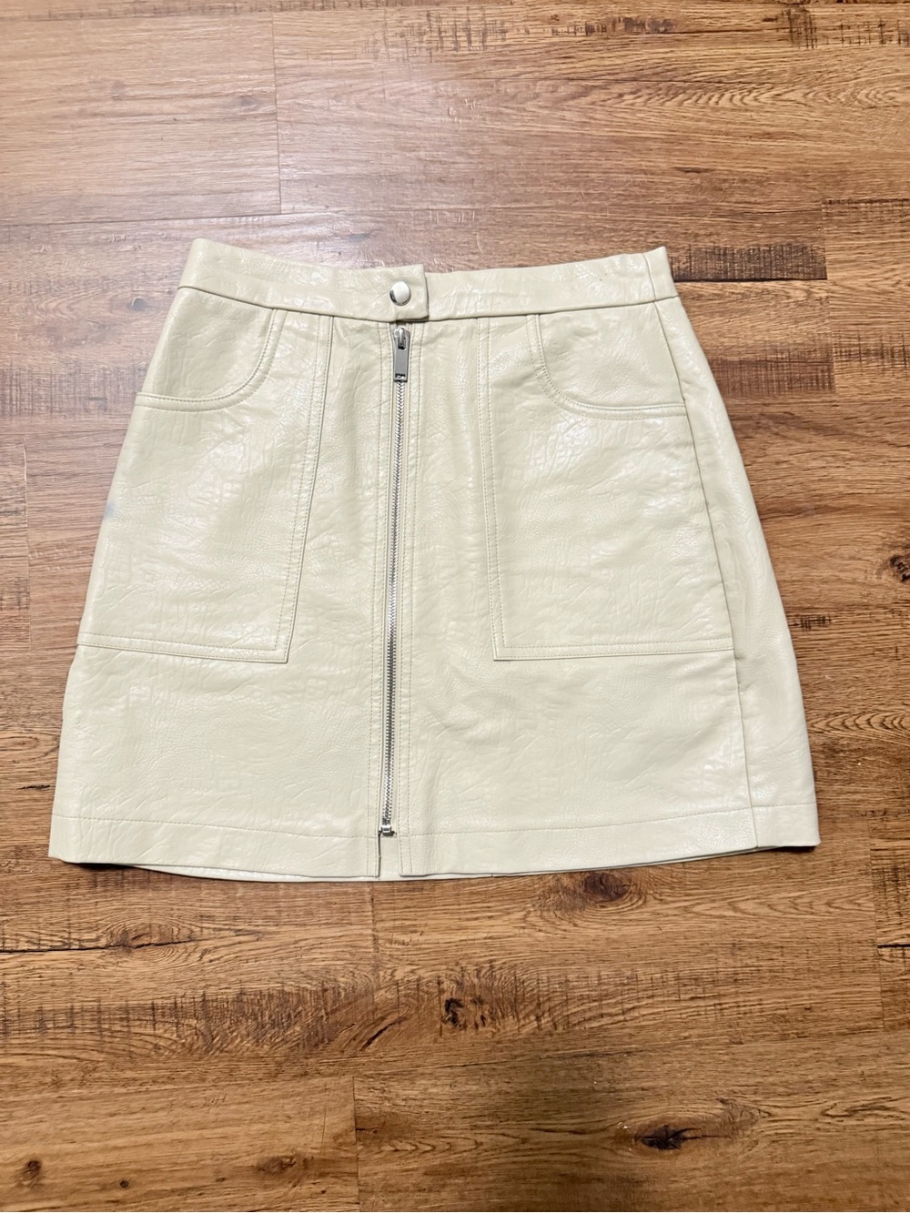 Women’s Cream Faux Leather Zip-Front Mini Skirt